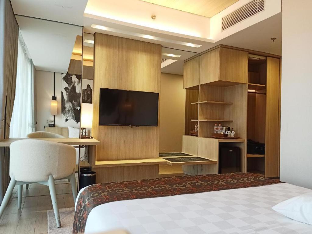 Louis Kienne Cikarang Hotel & Service Apartment Бекаси Екстериор снимка